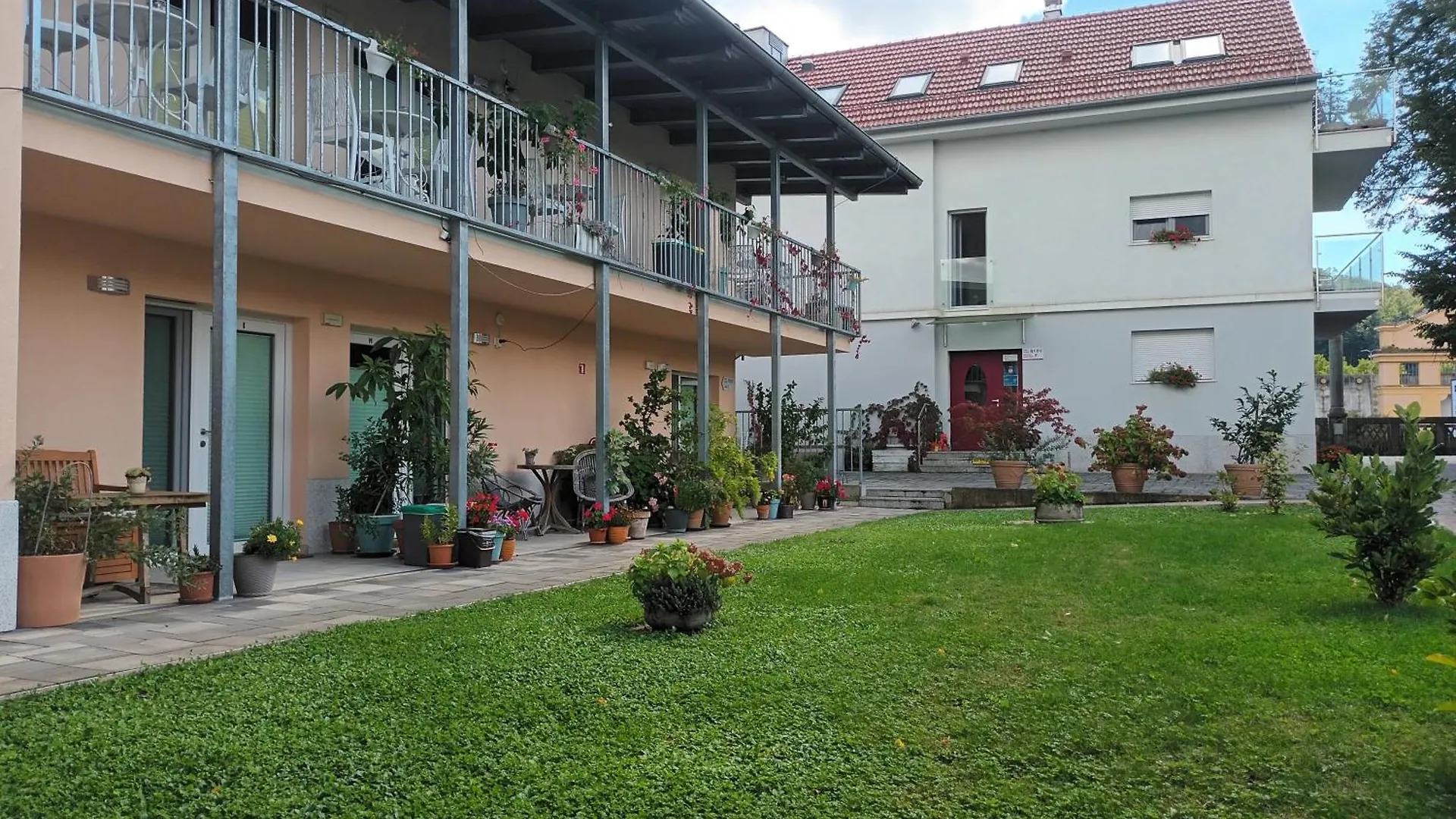 Accommodation Baron Любляна Гостевой дом